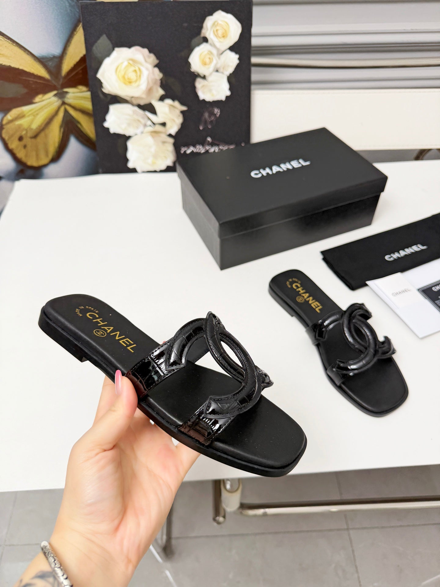 Chanel Double C Stitched Flat Sandals – 26S Collection