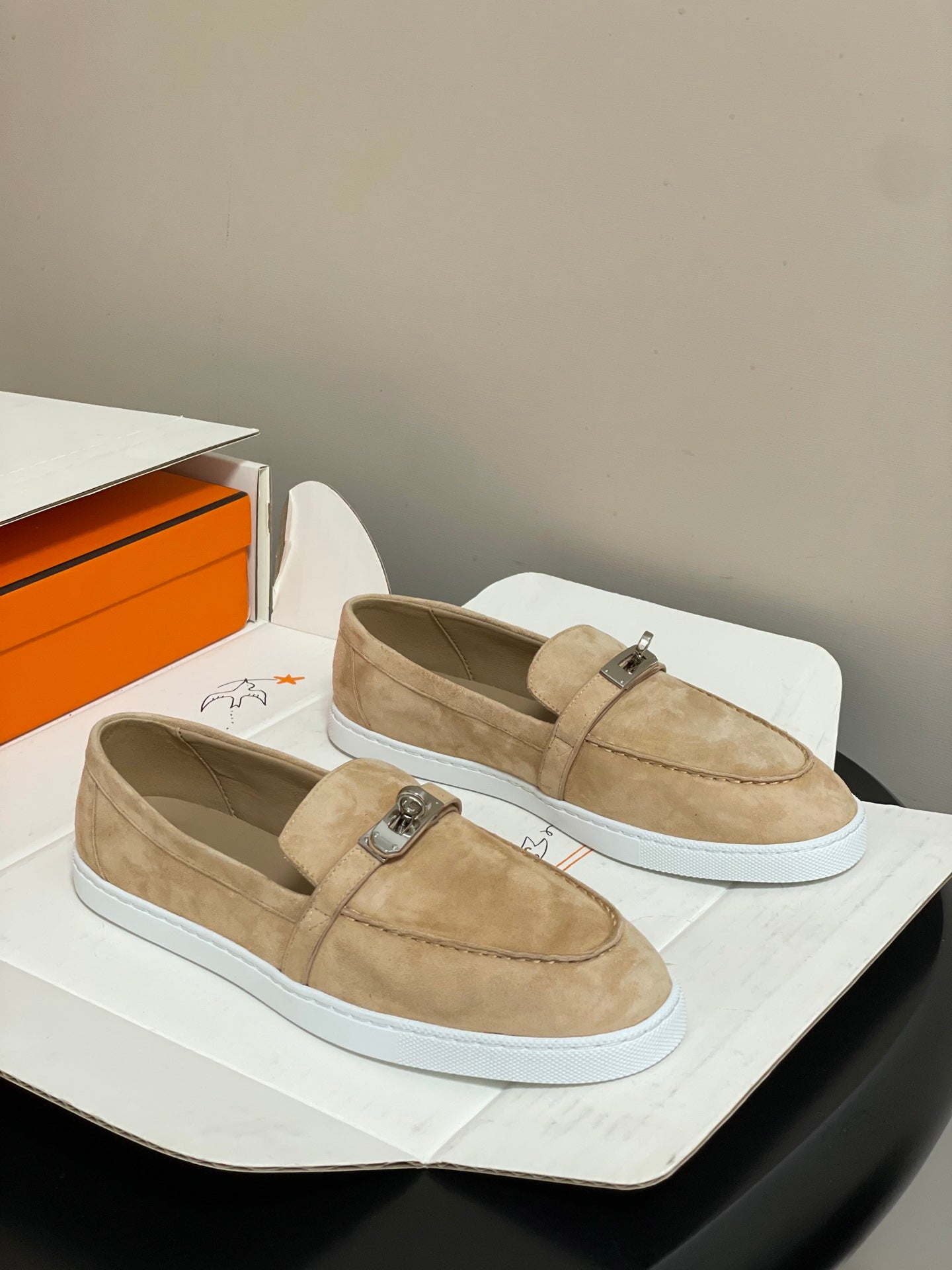 Hermès Mind Suede Kelly Buckle Loafers – 26S Spring/Summer Collection