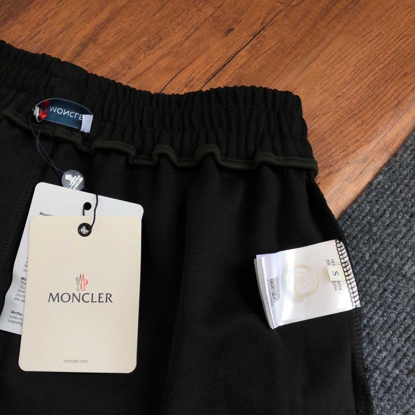 Moncler Embroidered Logo Casual Shorts – 2026SS