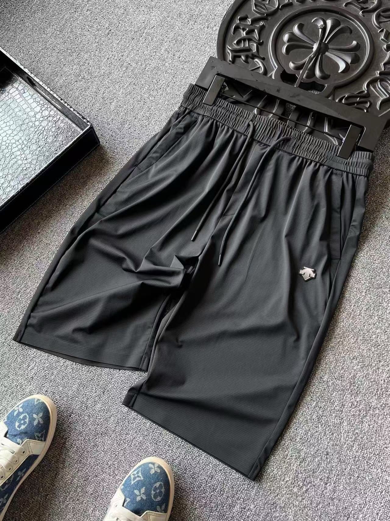 Descente Seamless Nylon-Spandex Tech Shorts