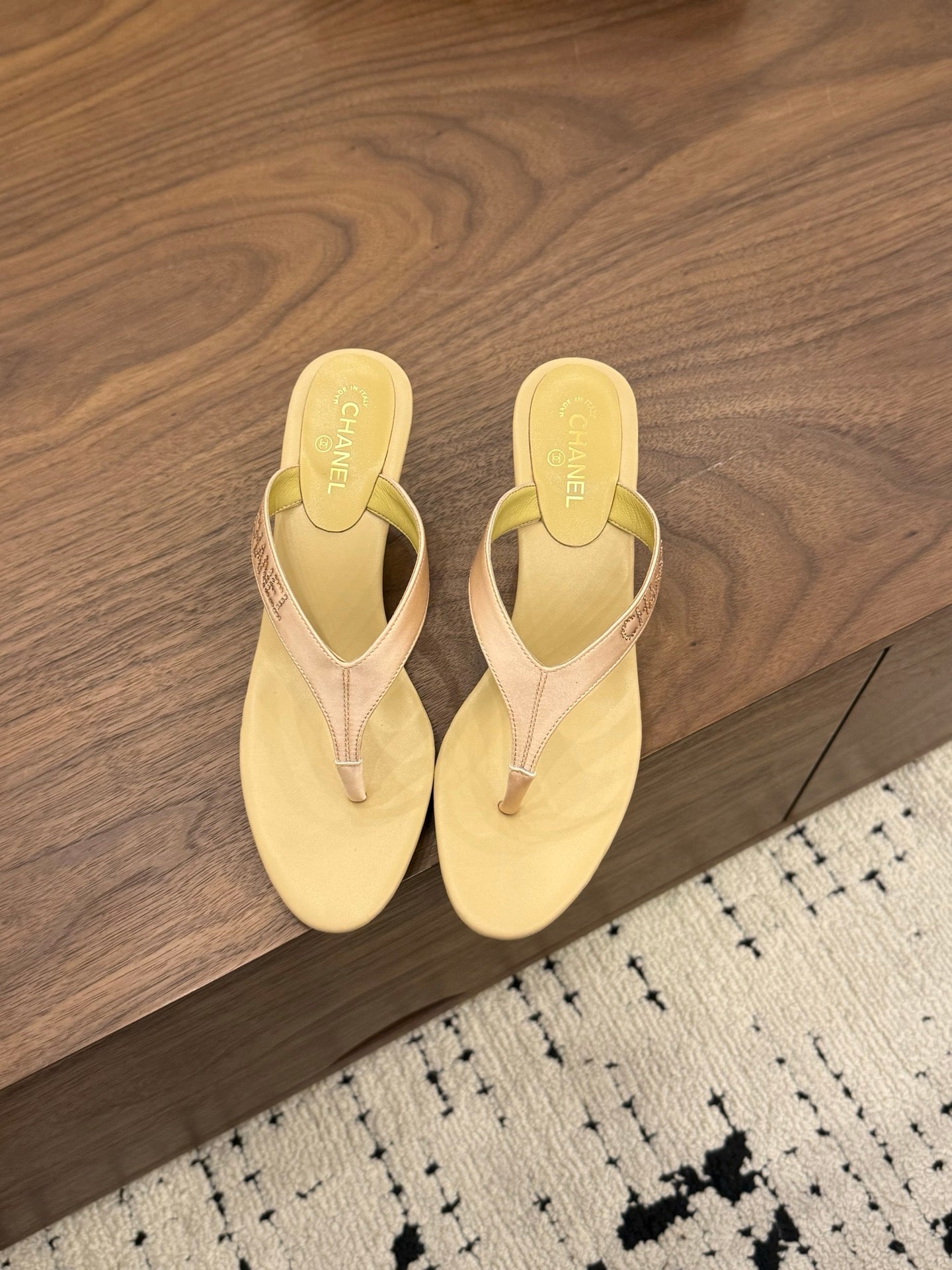 Chanel Satin Heeled Thong Sandals – 2026SS