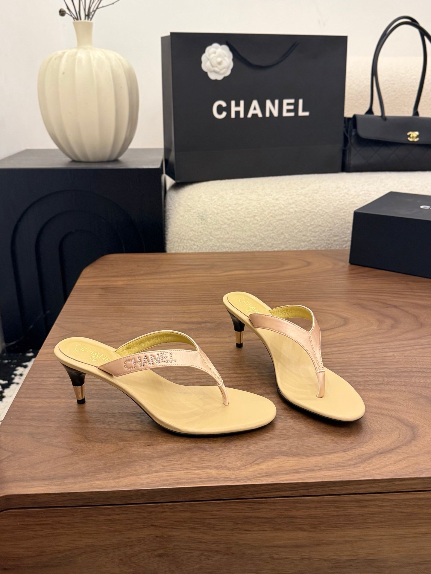 Chanel Satin Heeled Thong Sandals – 2026SS