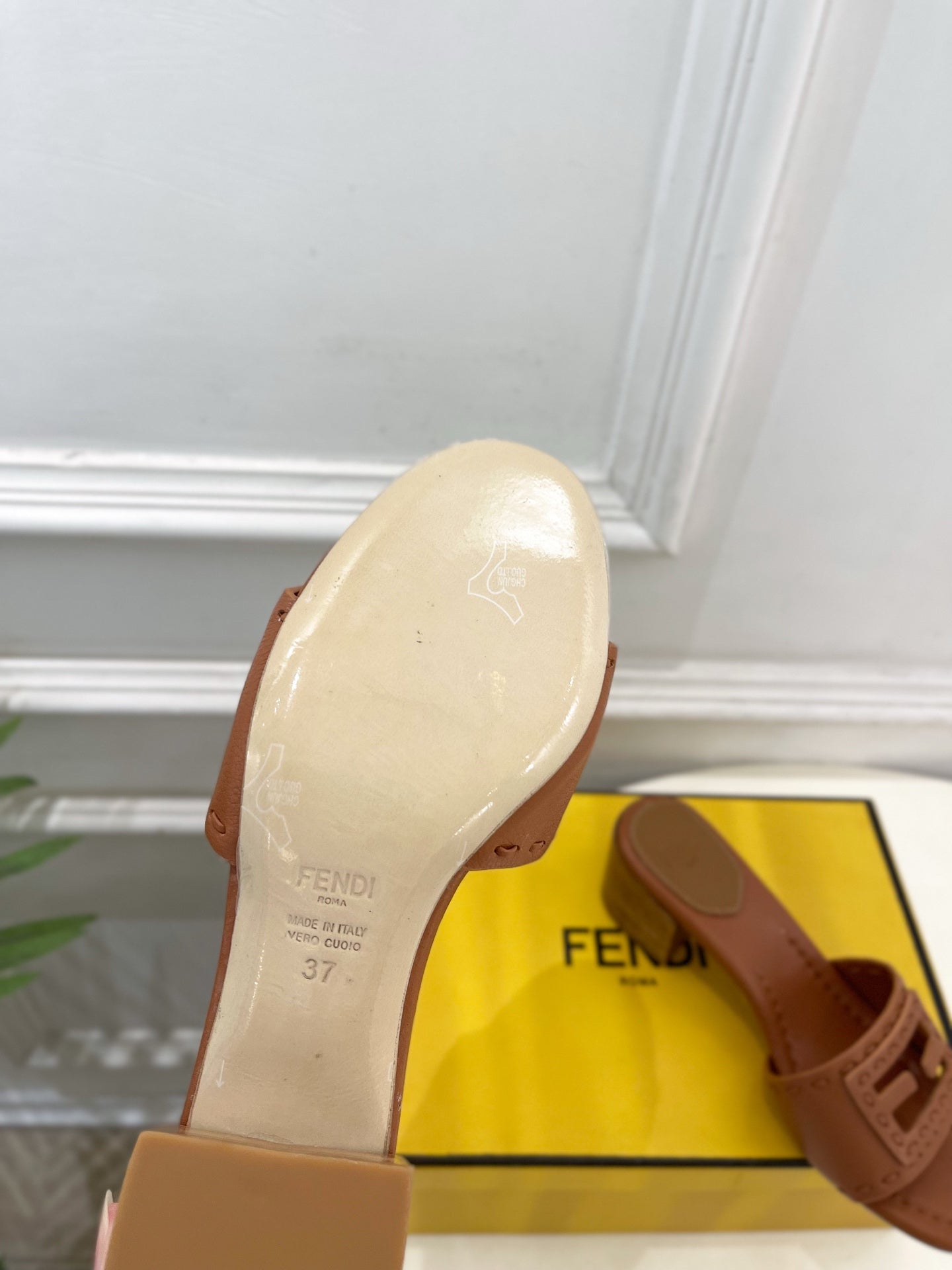 Fendi Cut-Out Chunky Heel Sandals – Spring/Summer Collection – 2026SS