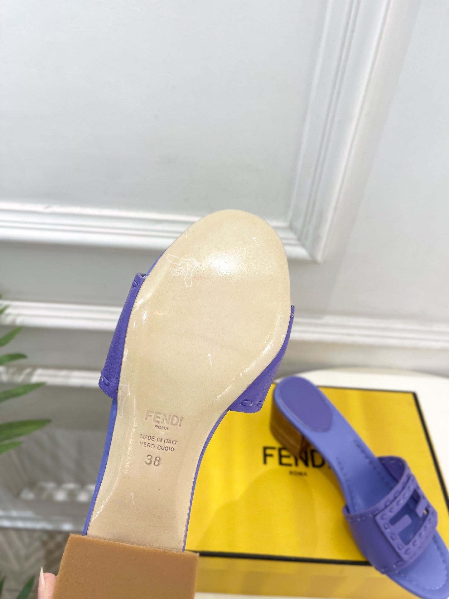 Fendi Cut-Out Chunky Heel Sandals – Spring/Summer Collection – 2026SS