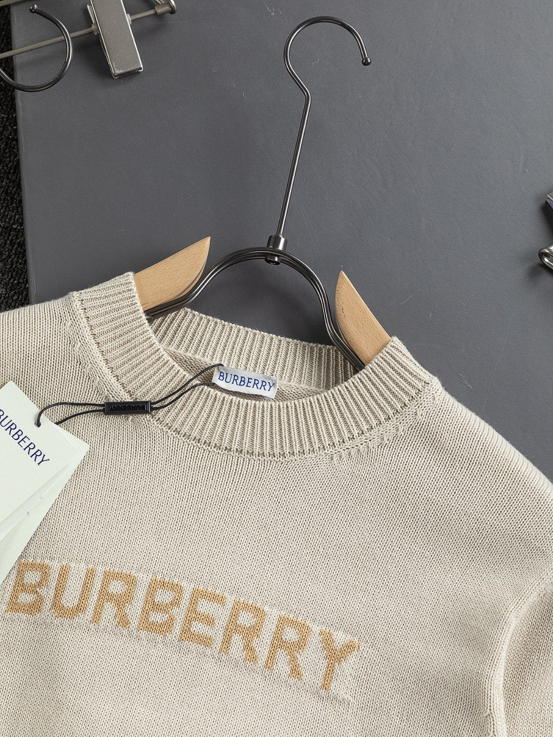 Burberry Equestrian Knight Jacquard Sweater – 25SS