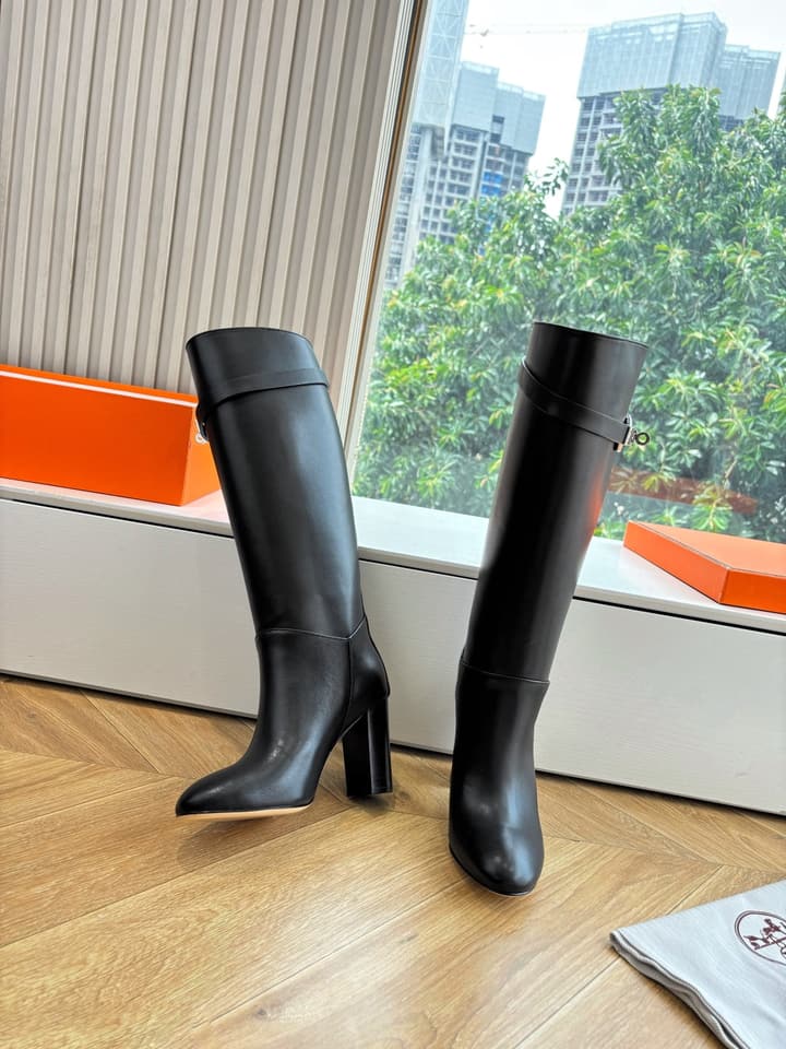 Hermès Classic Knee-High Boots – 2025FW in Assorted Buckle Riding Boots Display