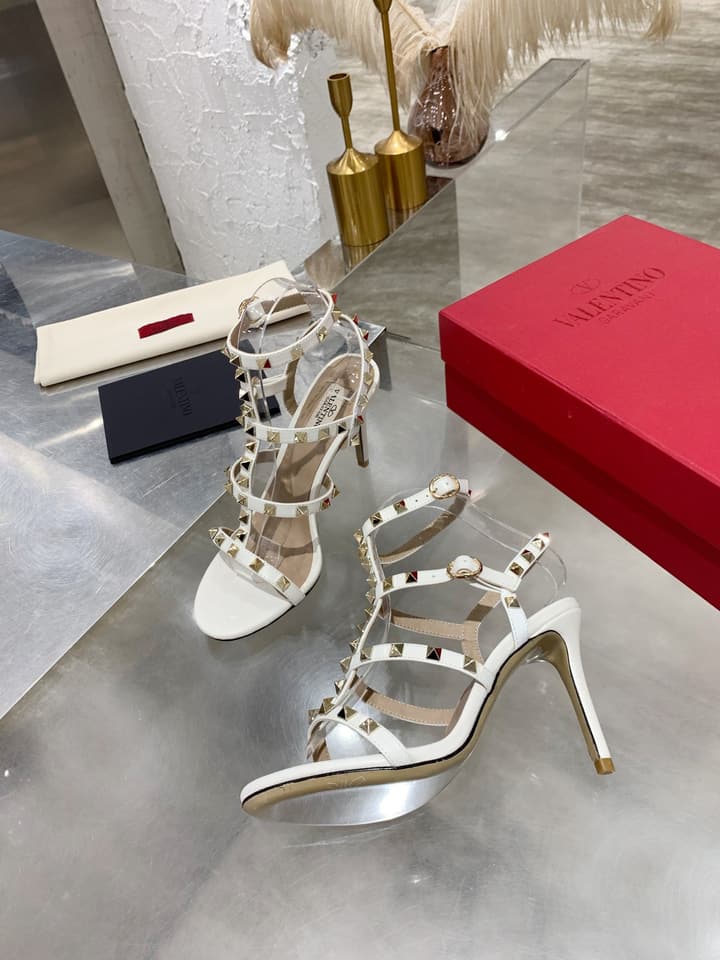 Valentino Rockstud Classic Block Heel Sandals – 6.5cm in Nude