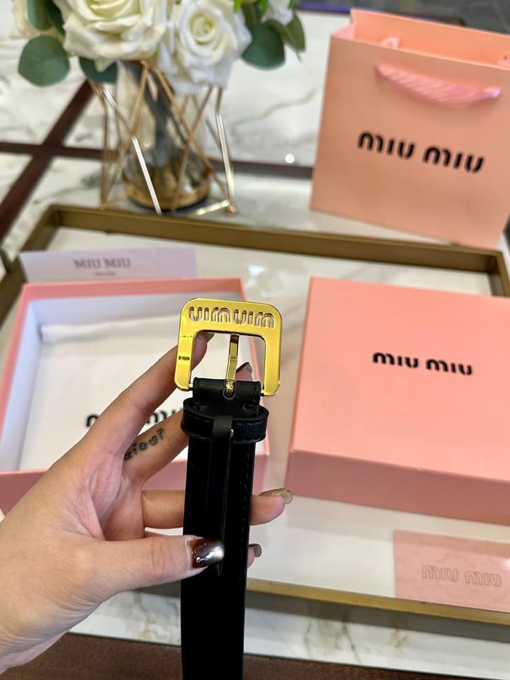Miu Miu Classic Leather Belt – 3.0cm in Black With Gold Buckle
