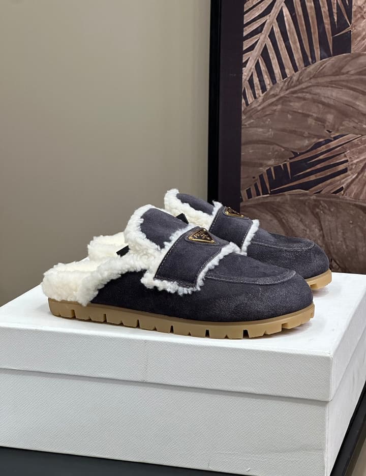 Prada FW24 Suede Fur Slippers – FW24 in Beige Suede