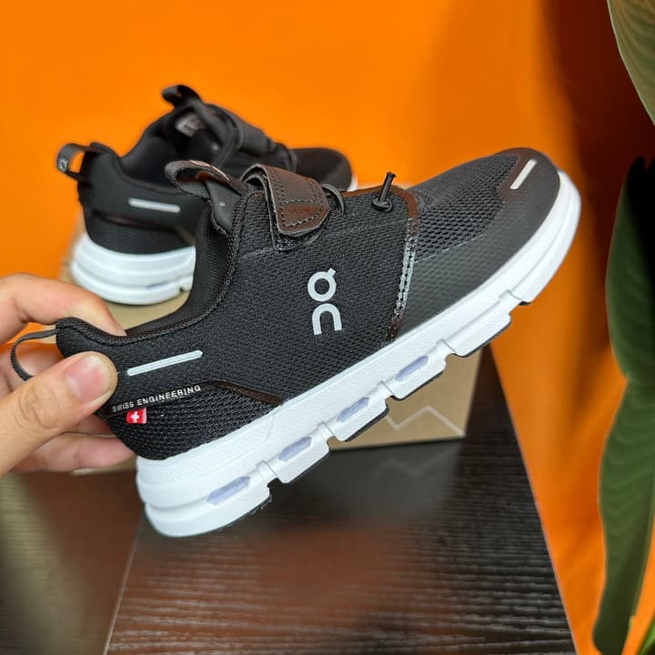 On Kids Running Sneakers – Kids Collection in Black
