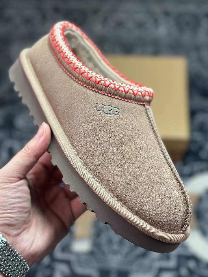 UGG Tazz Platform Snow Boots in Oak Brown With Coral Trim