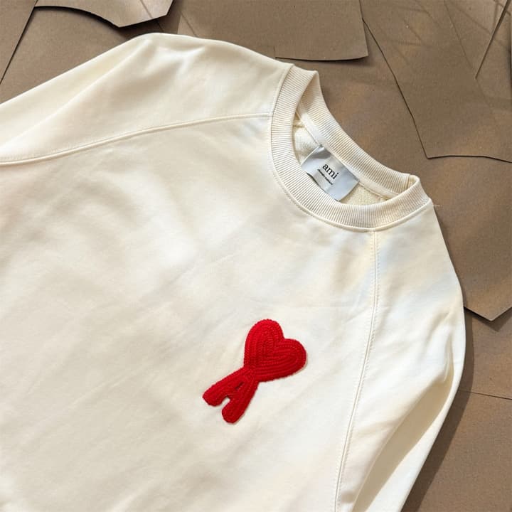 AMI Paris Ami de Coeur Raglan Crewneck Sweatshirt – 25FW in Apricot With Clear Heart