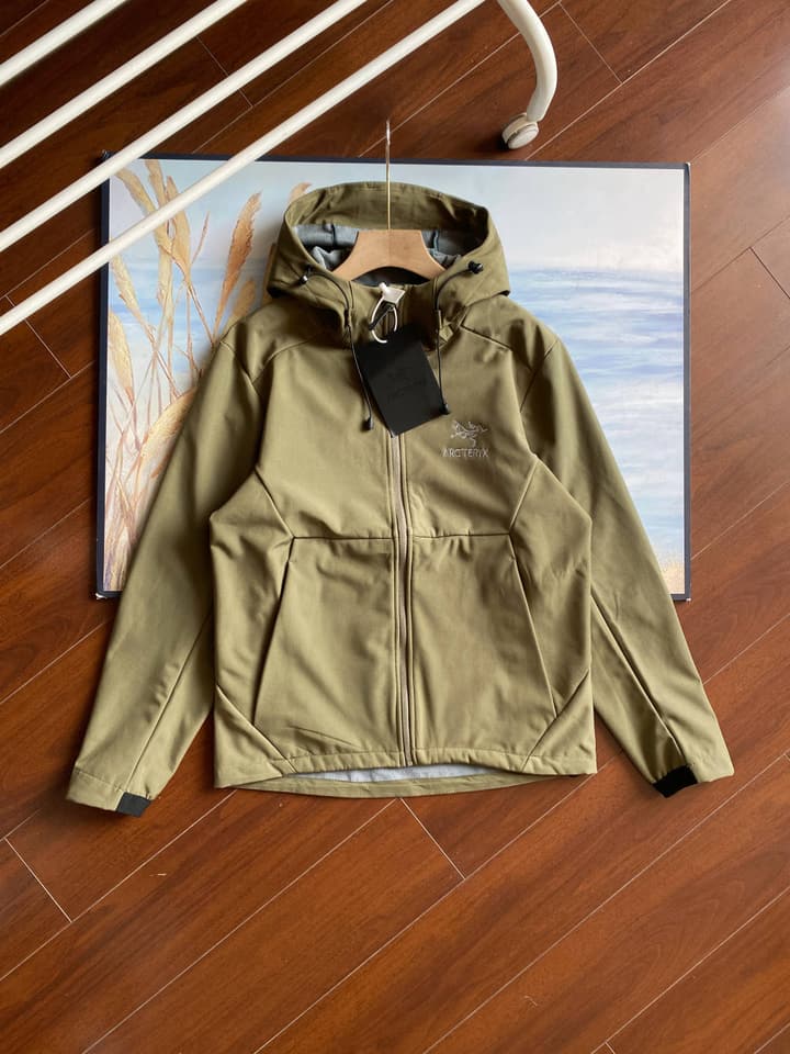 Arc'teryx Isogon Hooded Softshell Jacket in Military Green