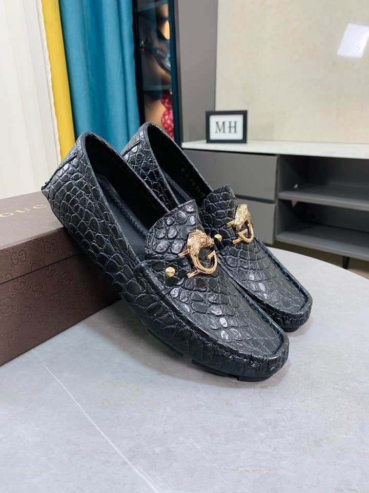 Gucci Men's Embossed Leather Driving Shoes in Black Crocodile Embossed Loafer