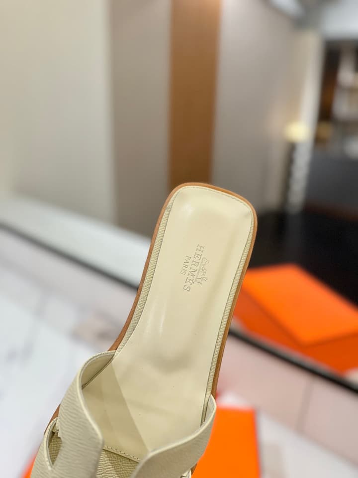 Hermès Classic H Palm Grain Leather Sandals in Black