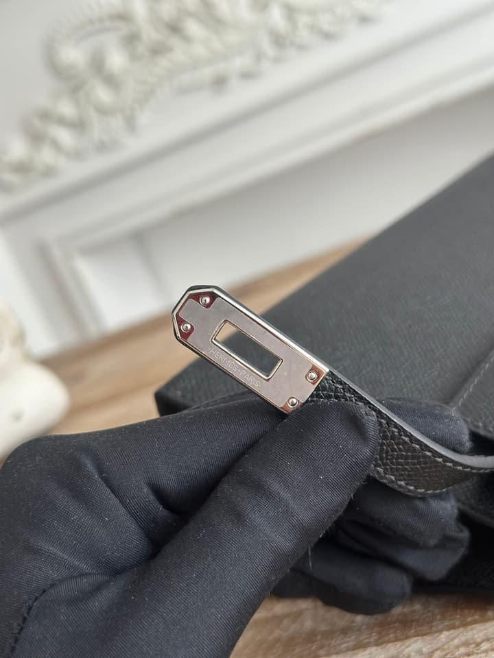 Hermès Kelly Mini Handbag in Black Gold Hardware
