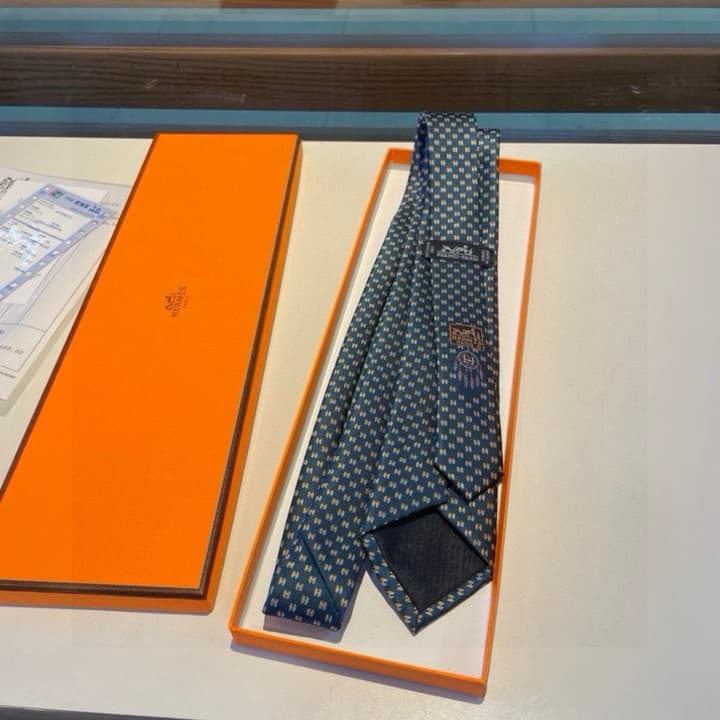 Hermès H-Letter Men's Silk Tie Series in Burgundy Microdot