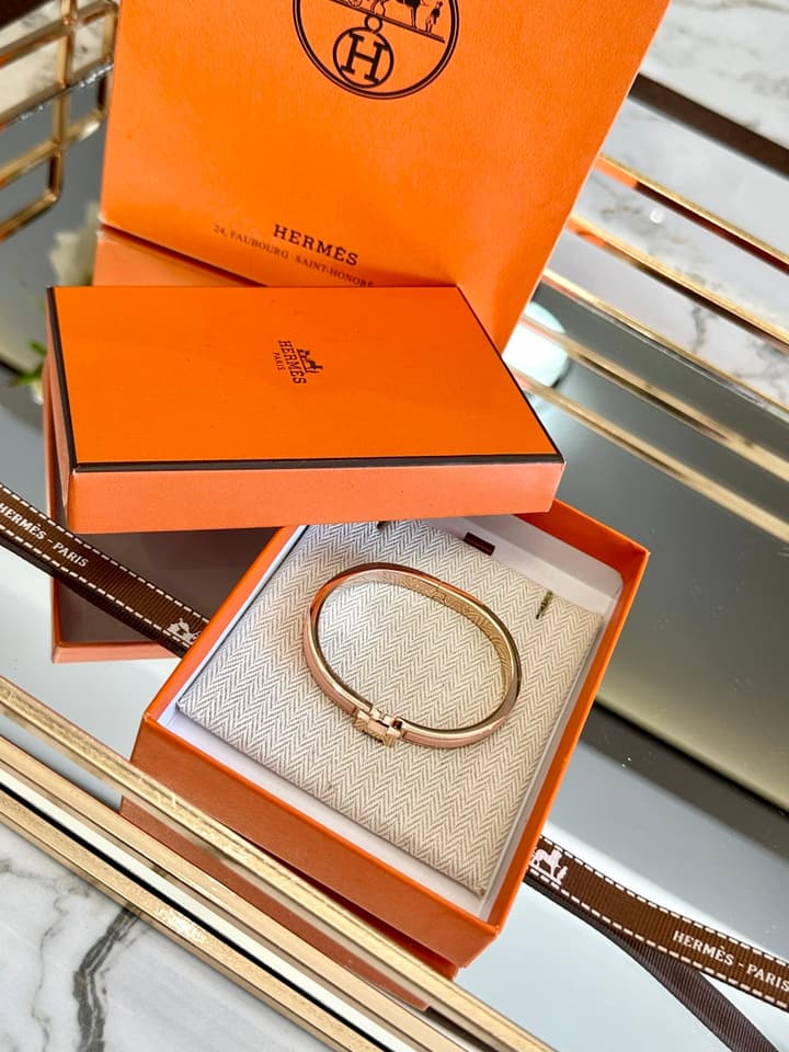 Hermès H-Letter Oval Enamel Bracelet