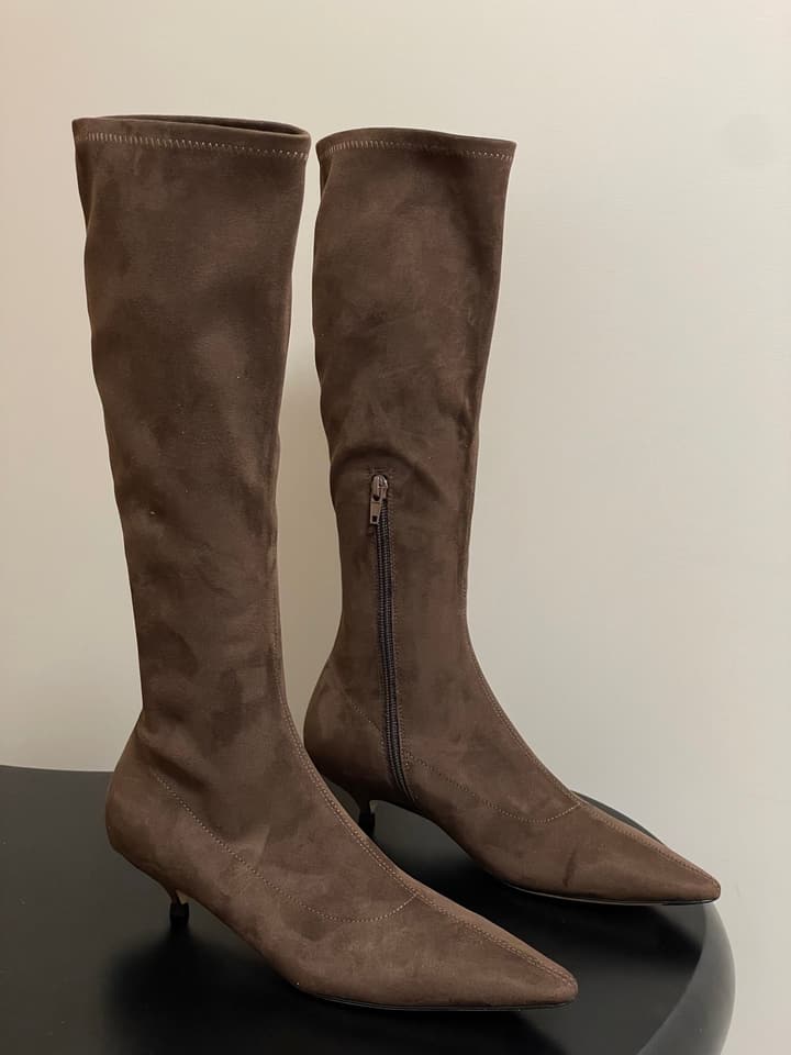 The Row Elastic Kitten Heel Boots – 2025 Fall Collection in Black Suede 3cm Heel