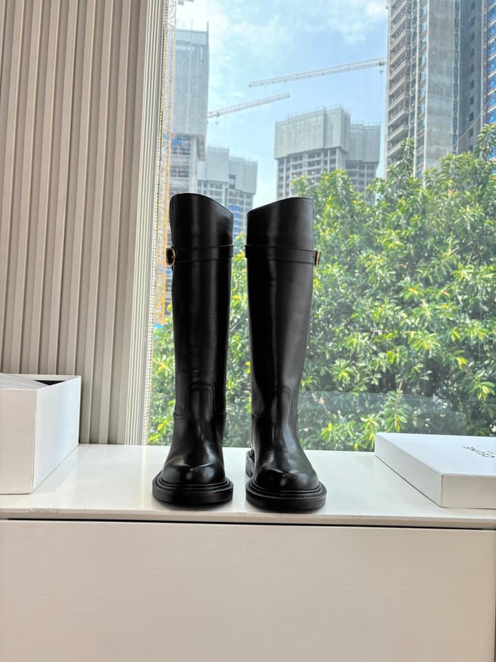 Celine Triomphe Leather Knight Boots – 2025 Autumn/Winter Collection in Black