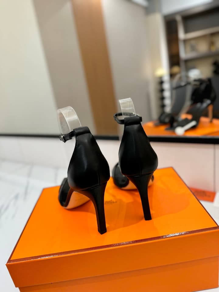 Hermès Classic Smooth Cowhide Pumps – 9cm in Caramel Brown