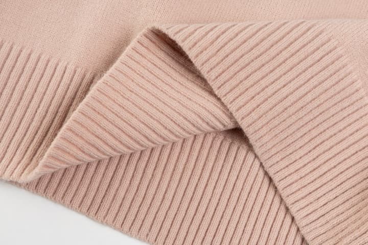AMI Paris Classic Jacquard Heart Crewneck Sweater – 2025SS in Dusty Rose Pink