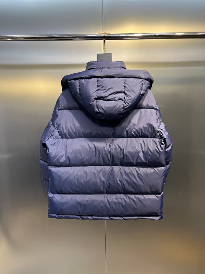 Gucci 1985 Autumn/Winter Down Jacket in Gold