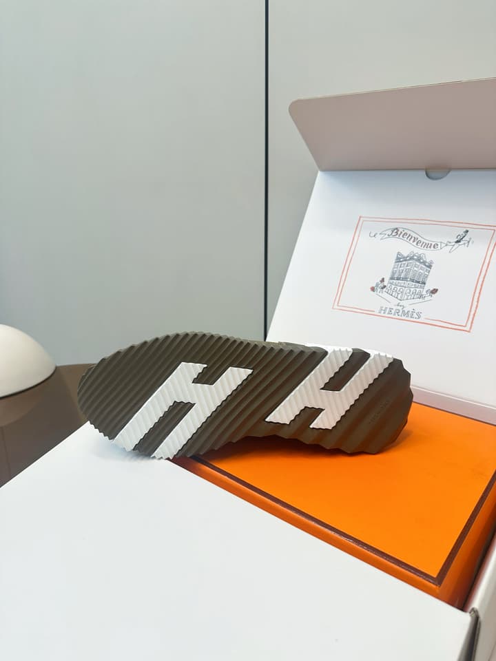 Hermes Classic Couple's Casual Sneakers in Light Beige