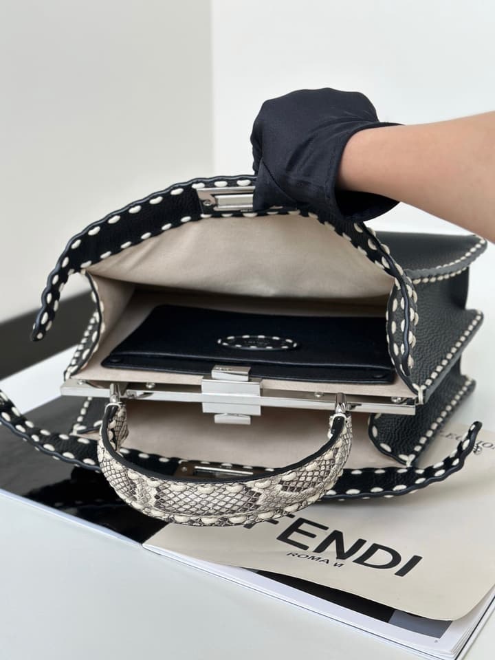 Fendi Peekaboo Medium Handbag in Black Leather With Contrast Stitching And Snakeskin Handle