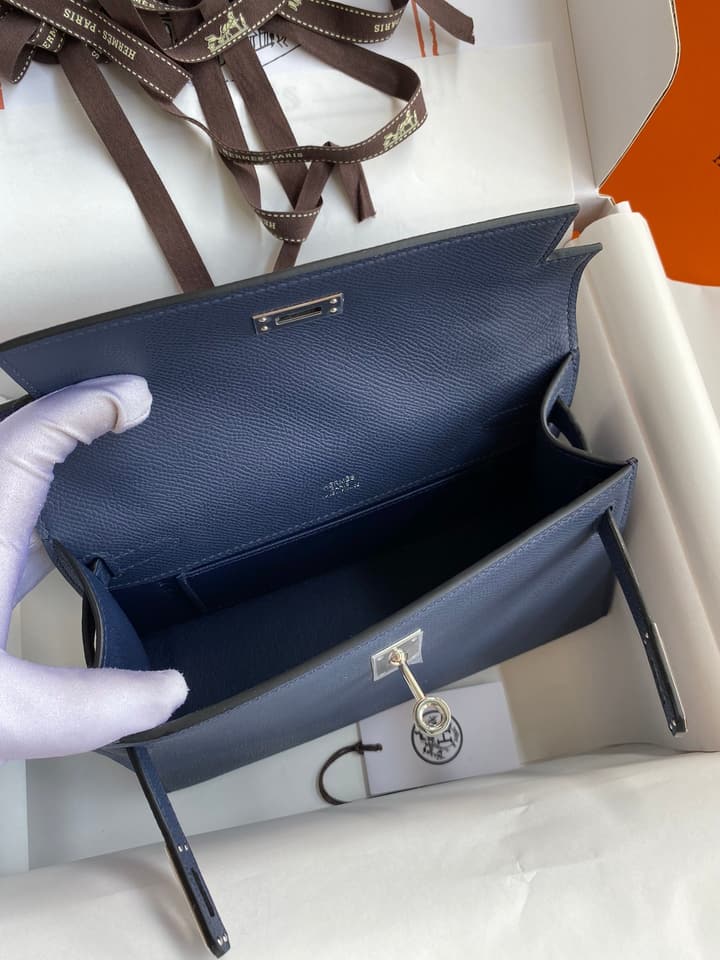 Hermès Kelly Mini Handbag in Black Gold Hardware