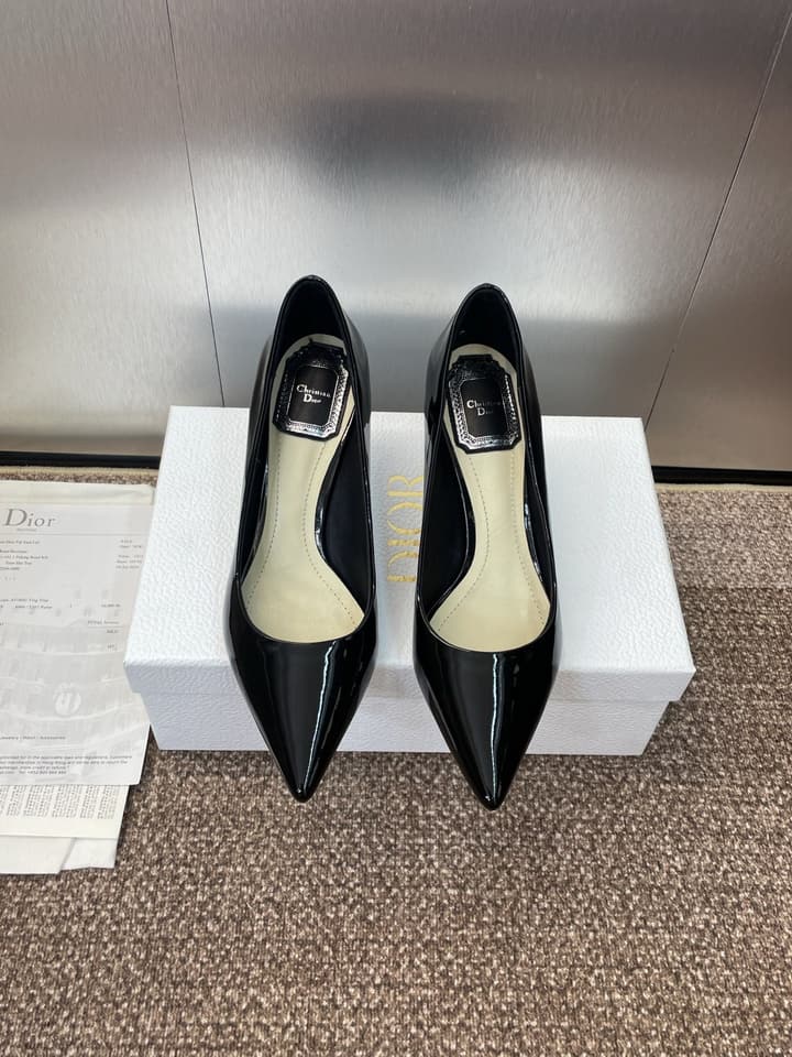 Dior CD Logo Pointed Toe Pumps – 2025 Spring/Summer Haute Couture Collection in Shiny Black Flat