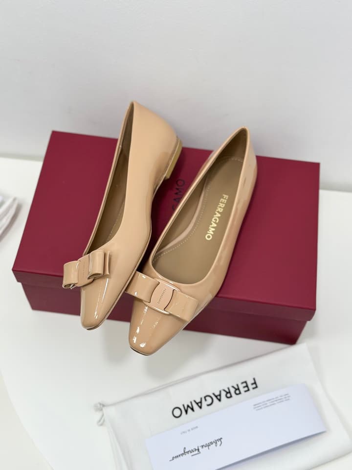 Ferragamo Vara Patent Leather Square Toe Pumps in Black Patent Leather (1cm Heel)