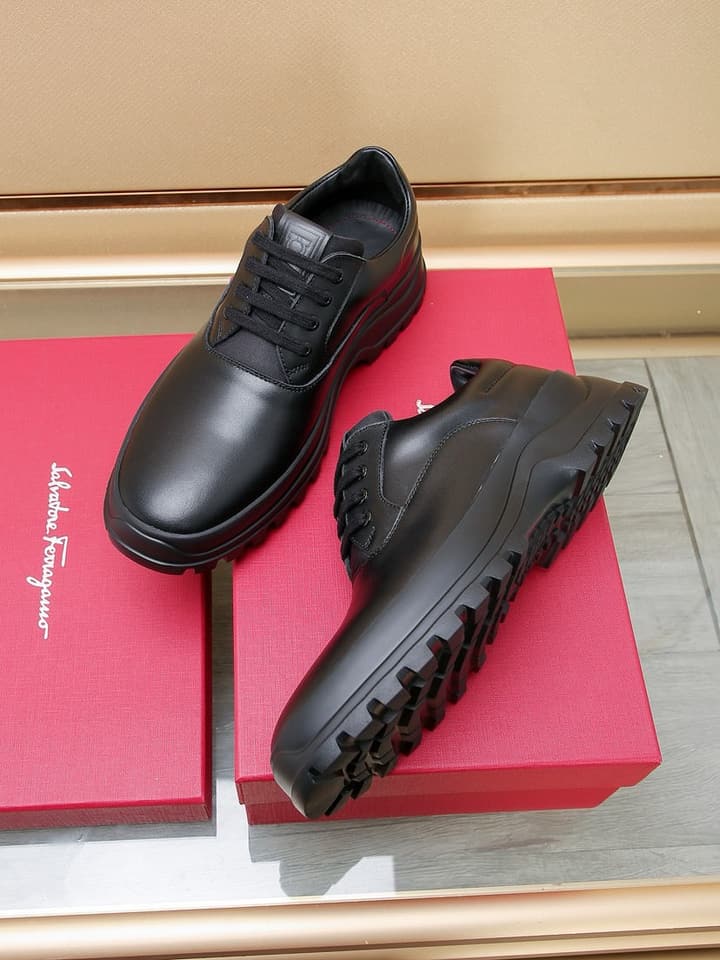 Ferragamo Premium Business Dress Shoes in Black Leather Derby