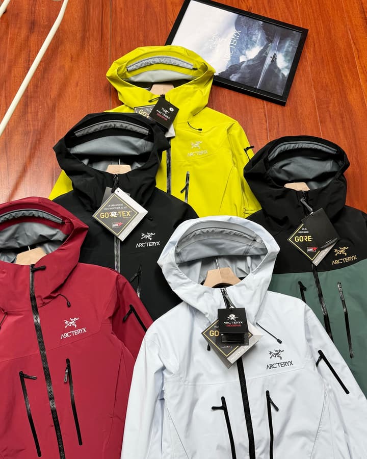 Arc'teryx Alpha SV 7th Generation Hard Shell Jacket in Black And Teal