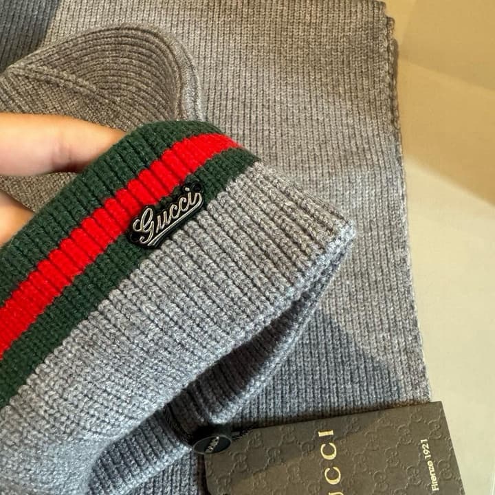 Gucci Classic Knitted Wool Scarf Hat Set – Men's