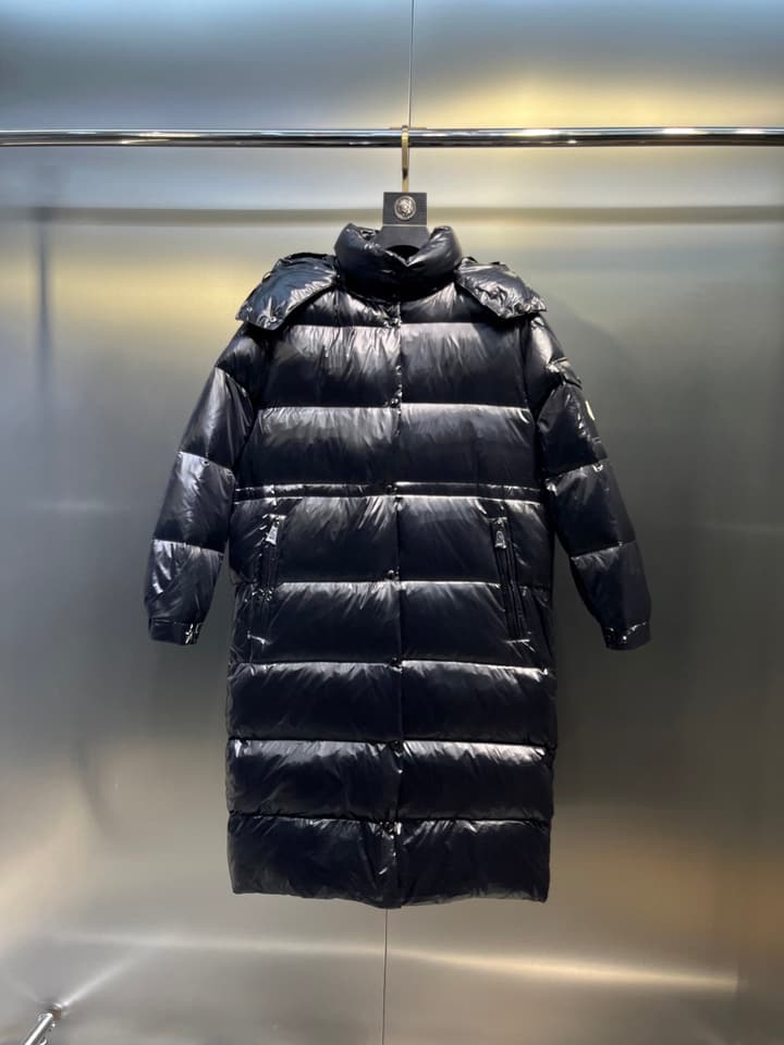 Moncler Cavettaz Long Down Jacket in Black Laqué