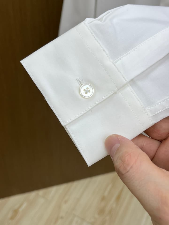 Dior Minimalist Long-Sleeve Cotton Shirt – Spring/Summer Collection