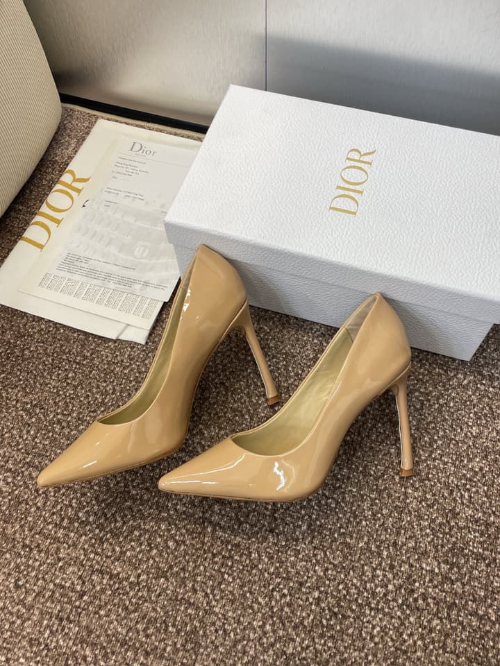 Dior CD Logo Pointed Toe Pumps – 2025 Spring/Summer Haute Couture Collection in Shiny Black Flat