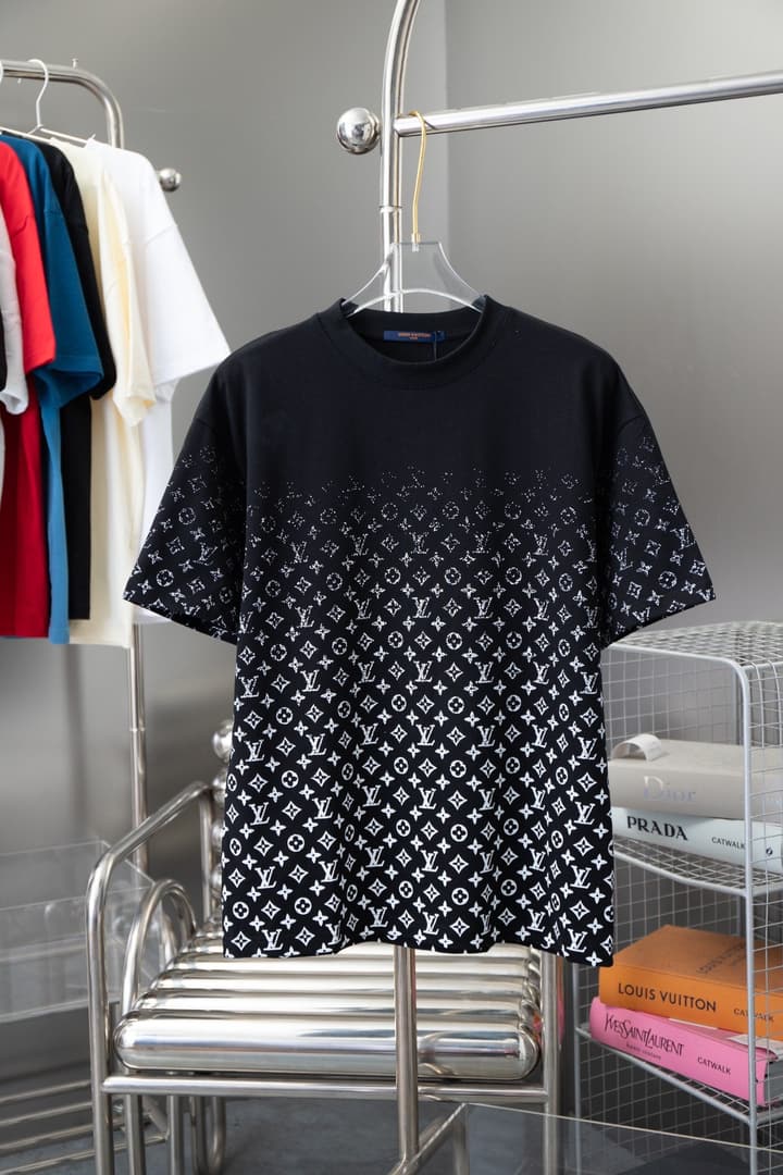 Louis Vuitton Monogram Gradient T-Shirt – Early Spring Collection – 26SS in Black Monogram Gradient
