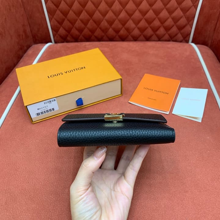 Louis Vuitton Capucines Short Wallet