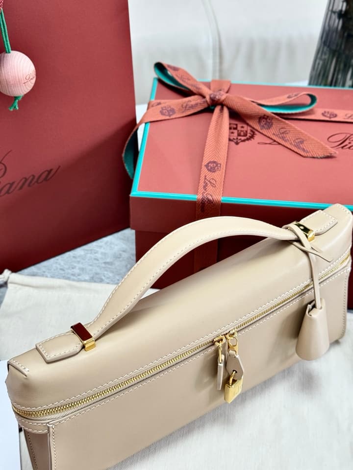 Loro Piana Extra Clutch L29 Handbag in Pale Beige