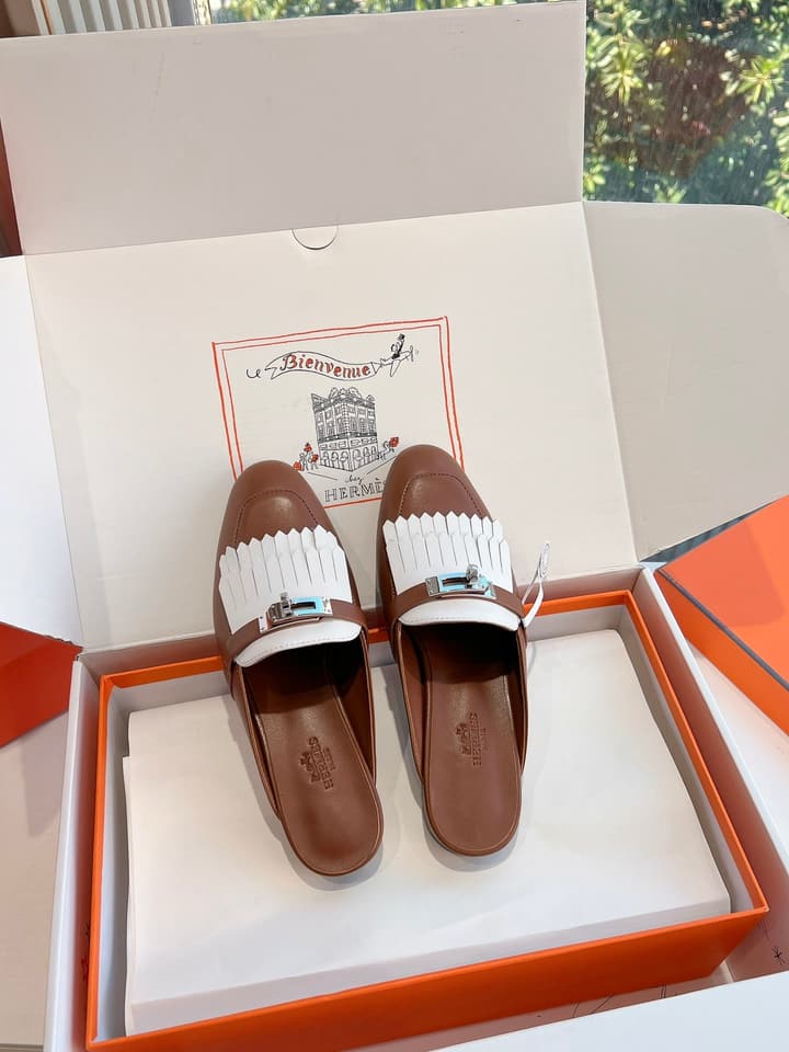 Hermès Calfskin Mules – 25SS/FW Collection in Black Embossed Leather With Silver Hardware