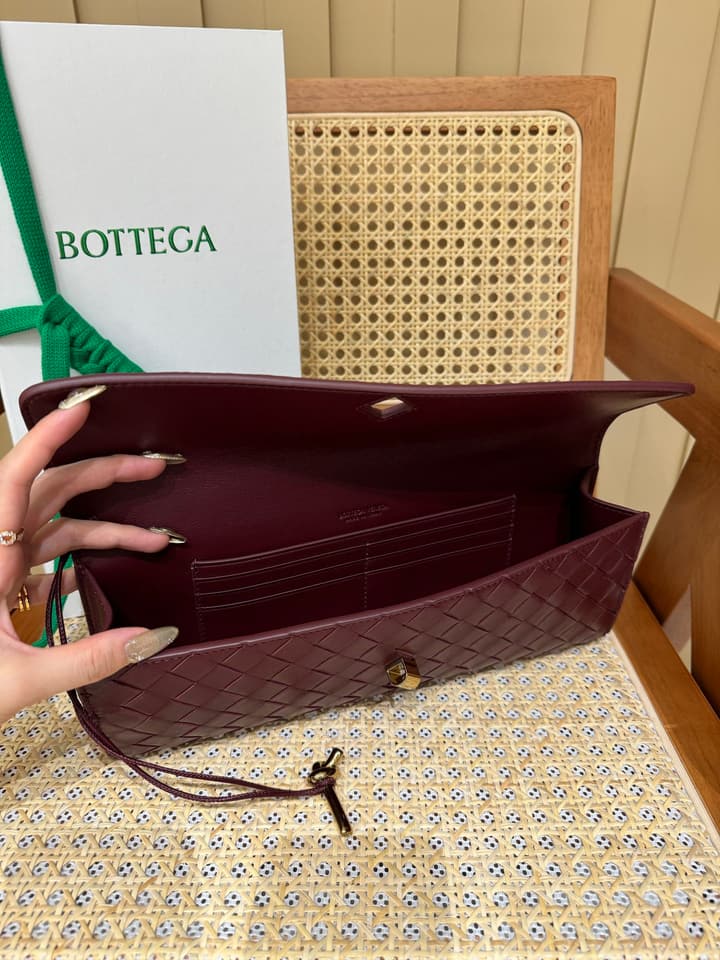 Bottega Veneta Andiamo Clutch