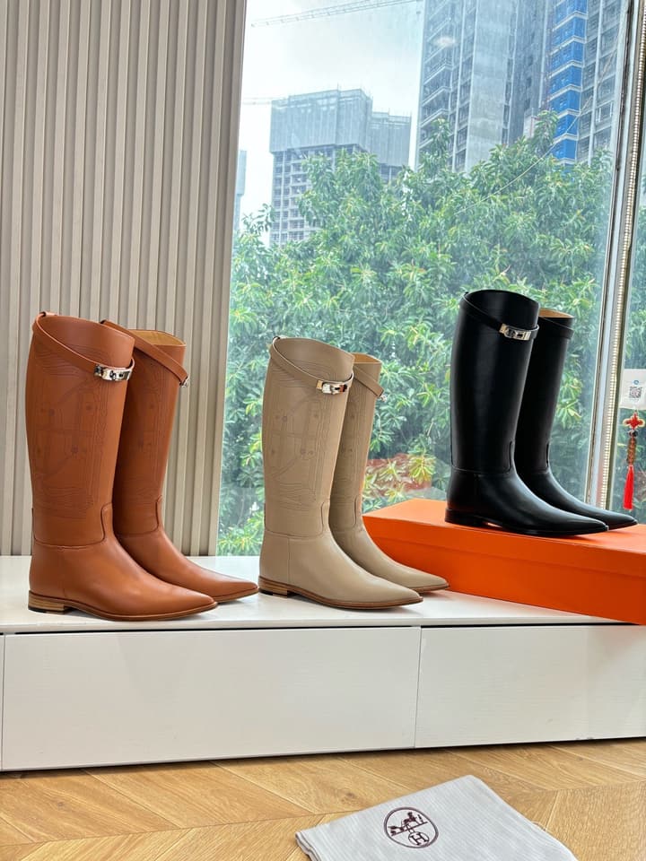 Hermès Classic Knee-High Boots – 2025 Autumn/Winter Collection in Two-tone Tan And Cream
