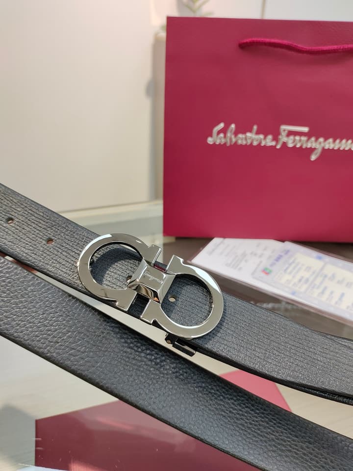 Ferragamo Reversible Leather Belt with Copper Buckle in Dark Leather With Black Buckle