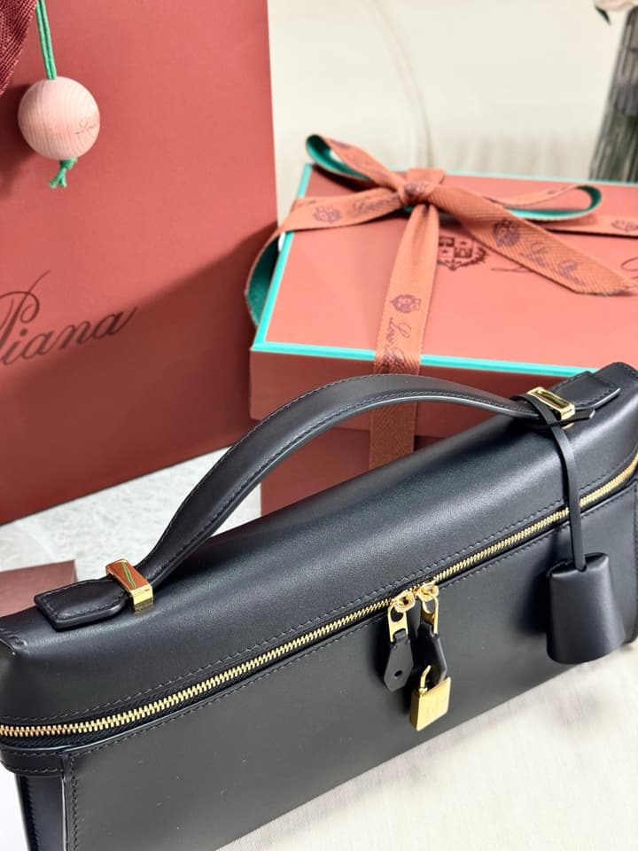 Loro Piana Extra Clutch L29 in Black Leather