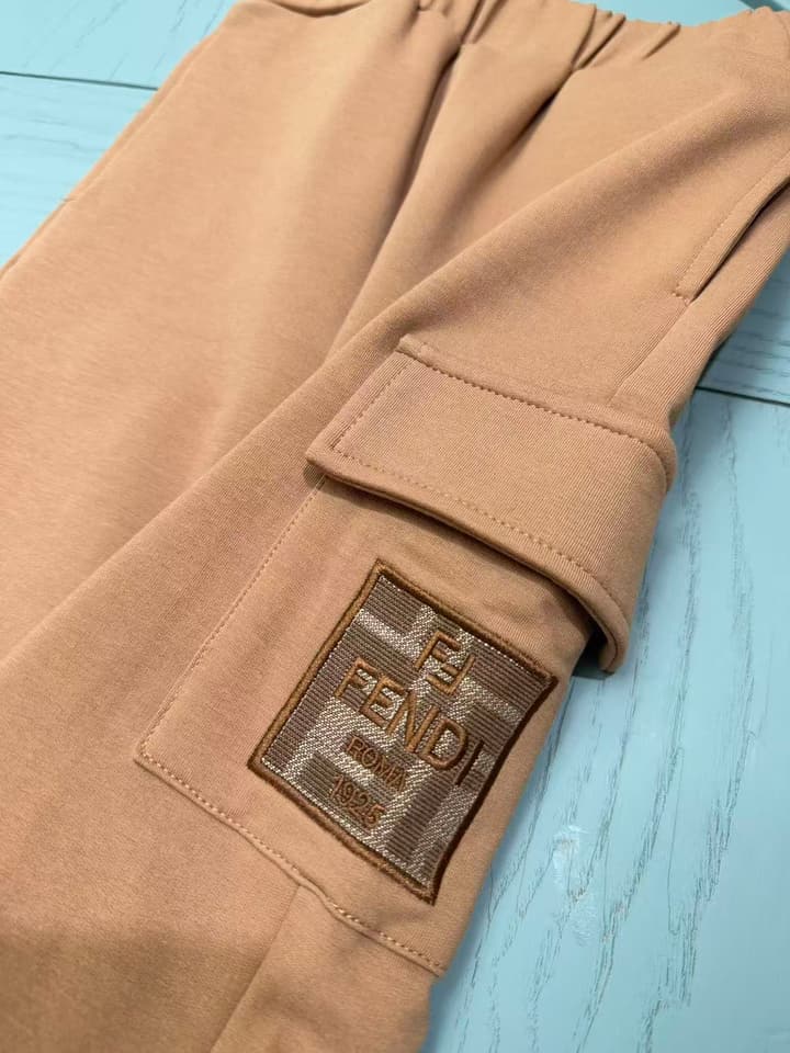 Fendi Kids Logo Print Sweatshirt Tracksuit Set – Early Autumn/Winter 2025SS – Kids Collection in Camel Brown Set