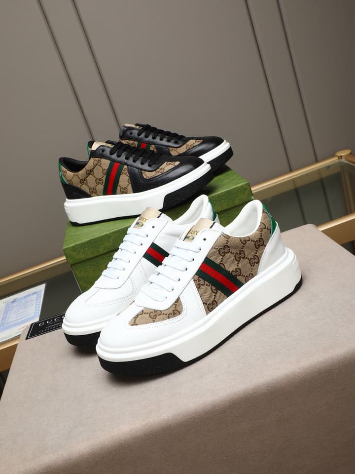 Gucci Men's Calfskin Fashion Loafers in Black Leather And Monogram Canvas