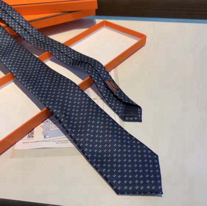 Hermès H-Letter Men's Silk Tie Series in Burgundy Microdot