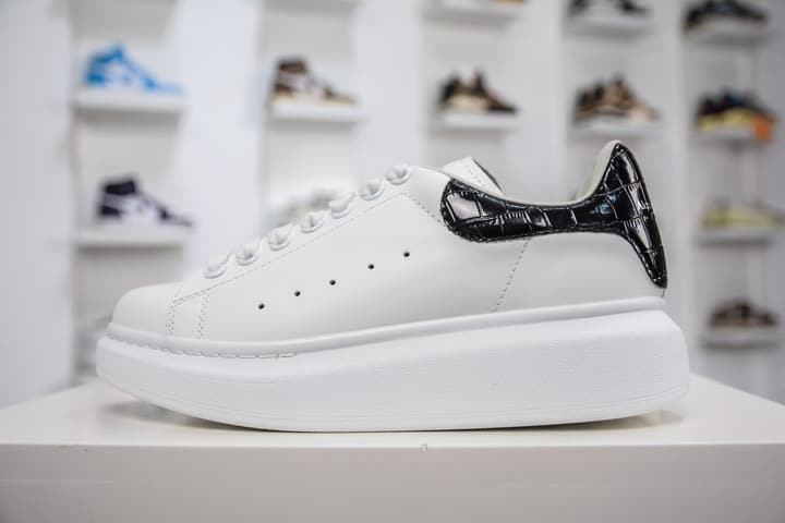 Alexander McQueen Oversized Low-Top Sneakers in Green